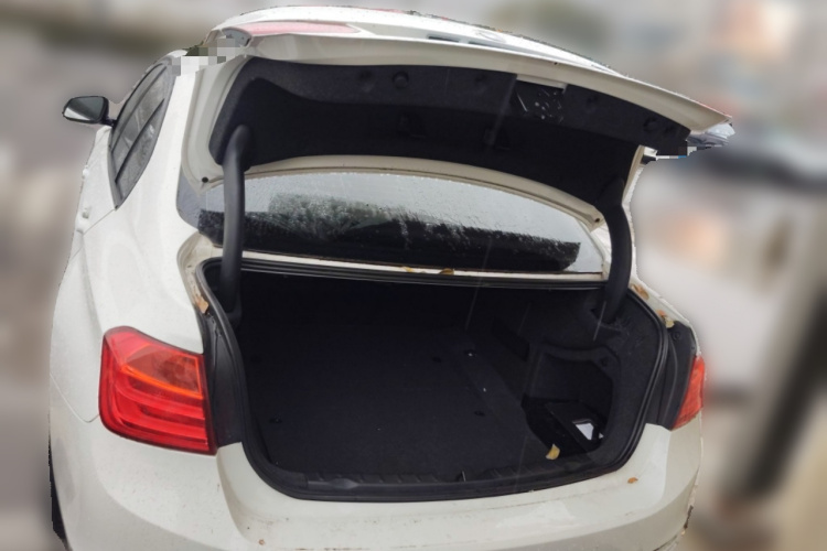 宝马3系 2014款 320i 时尚型中控内饰23