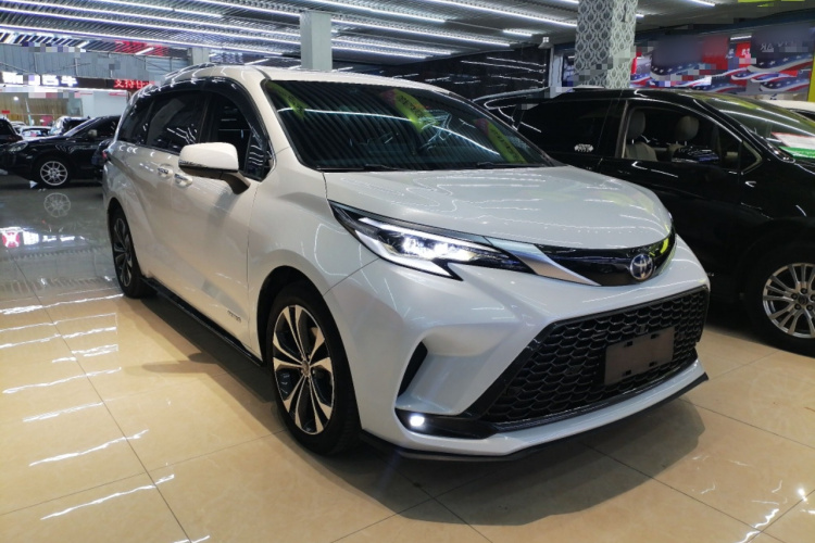 丰田 格瑞维亚 2022款 2.5L混动 旗舰版车身外观3