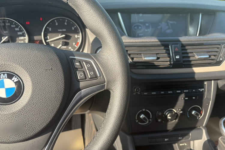 宝马X1 2014款 sDrive18i 时尚型局部细节9011