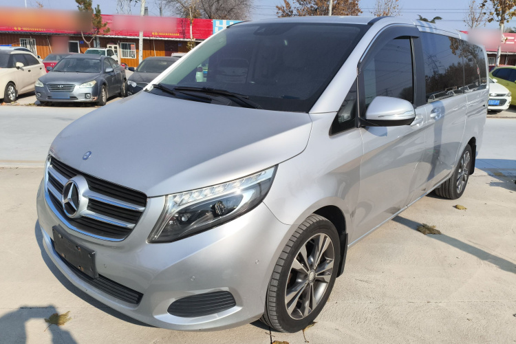 奔驰V级 2016款 V 260 领航版车身外观1