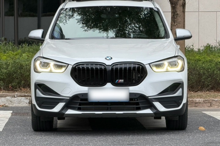 宝马X1 2022款 xDrive25Li 尊享型车身外观2