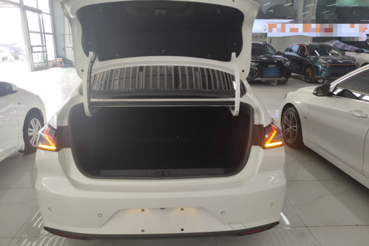 标致408 2022款 1.6T 追光版机舱底盘23