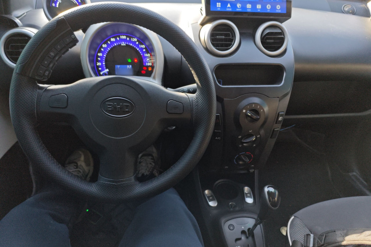 比亚迪F0 2015款 1.0L AMT 铉酷型中控内饰12