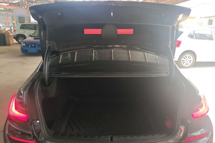 宝马3系 2021款 325i M运动曜夜套装局部细节23