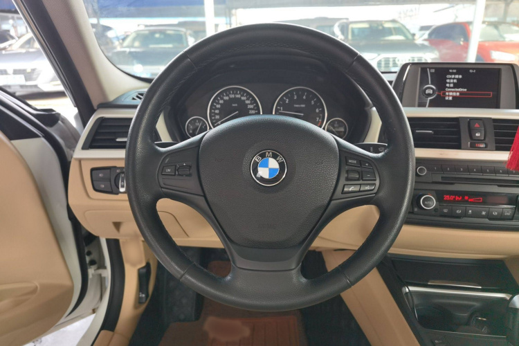 宝马3系 2013款 320Li 时尚型中控内饰7008