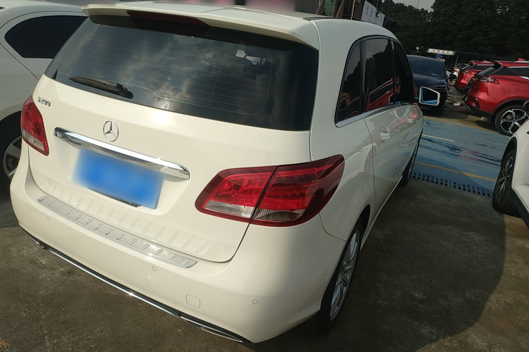 奔驰B级 2015款 B 200 动感型车身外观7