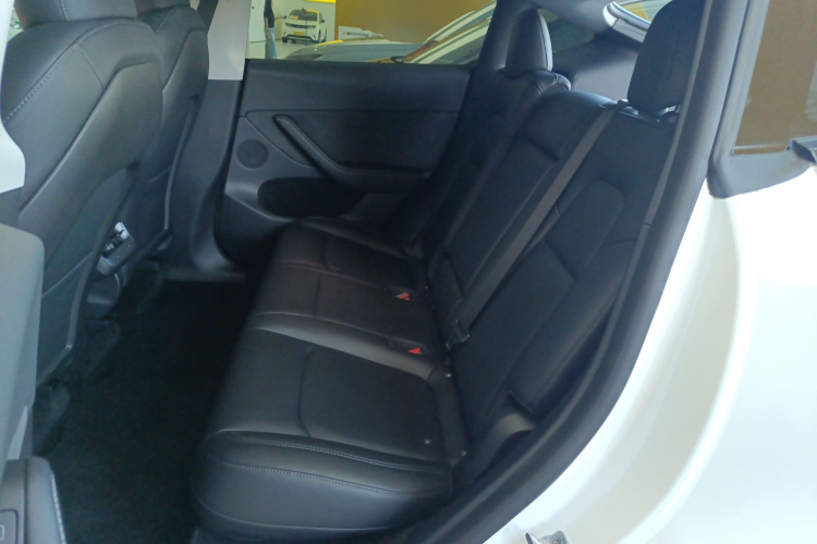 特斯拉 Model Y 2022款 后轮驱动版中控内饰7004