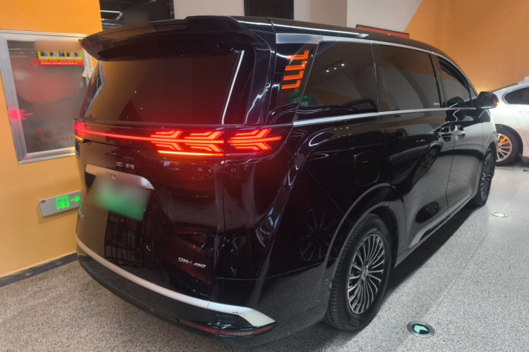 腾势D9 2024款 DM-i 980 四驱旗舰型车身外观7