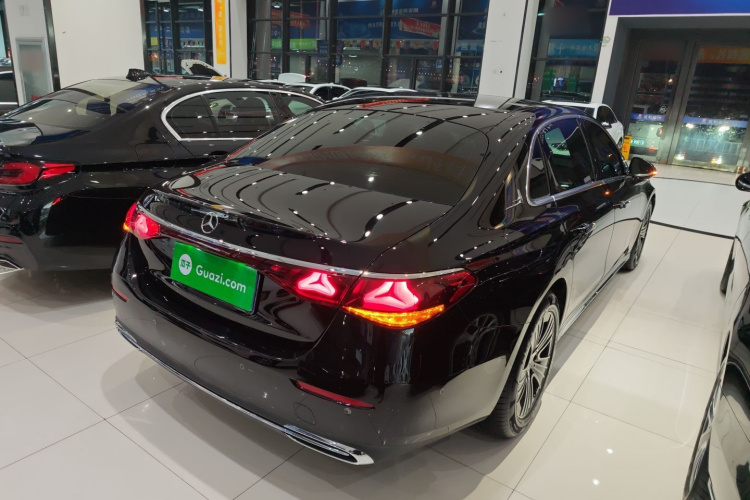 奔驰E级 2024款 E 260 L车身外观7