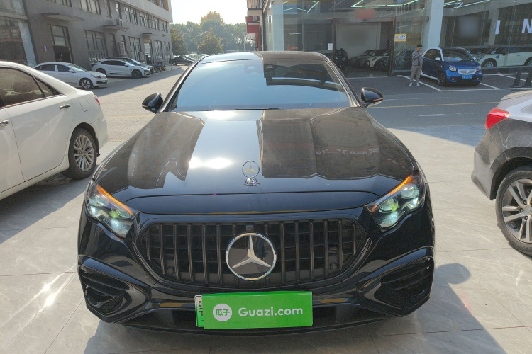 奔驰E级新能源 2024款 E 350 e L 插电式混合动力轿车车身外观2