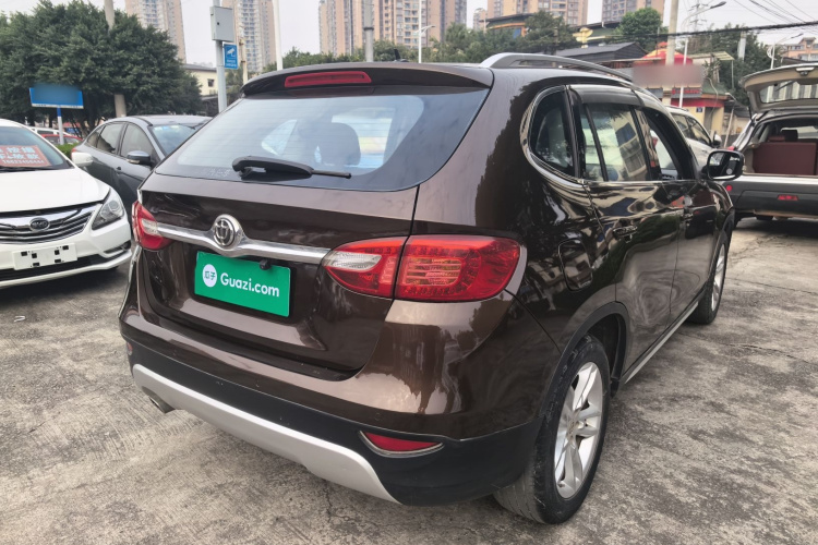 中华V5 2012款 1.5T 自动两驱运动型车身外观7