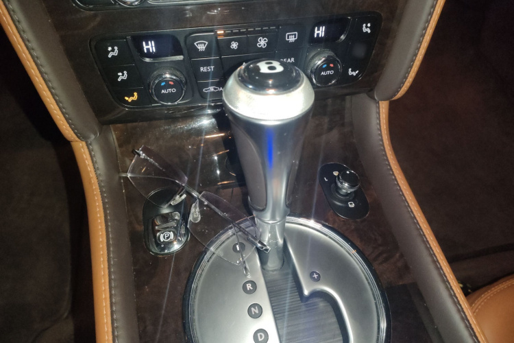 宾利 飞驰 2010款 6.0T 四座版局部细节18