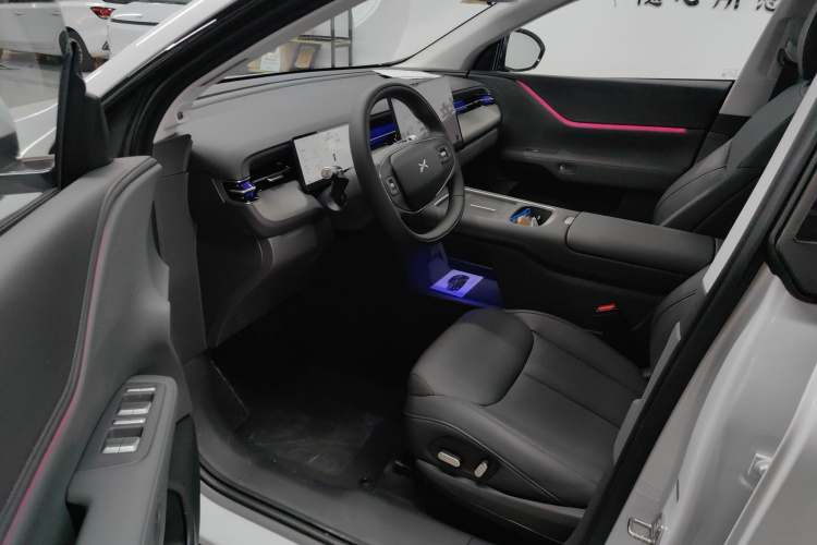 小鹏G6 2025款 625 长续航 Max 科技版中控内饰7003