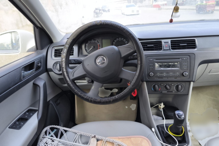 斯柯达 昕锐 2013款 1.6L 手动智选型中控内饰13