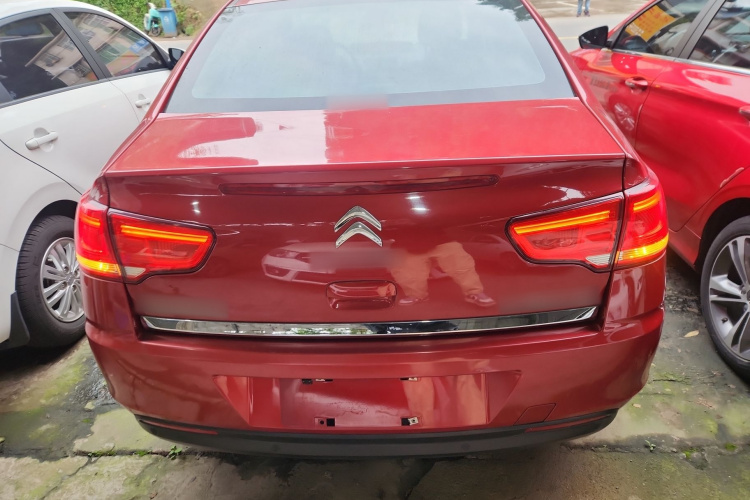 雪铁龙 世嘉 2013款 三厢 1.6L 自动品尚型车身外观6