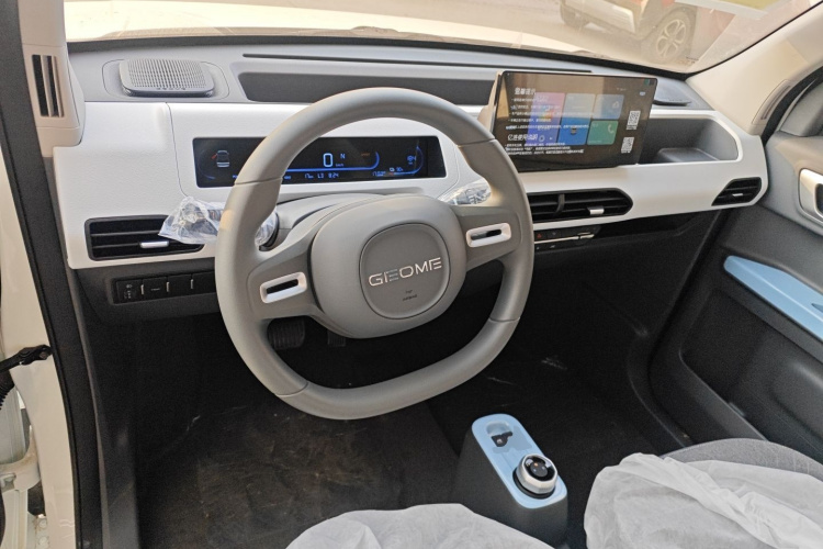 吉利银河 2024款 熊猫mini 200km 耐力熊中控内饰7002