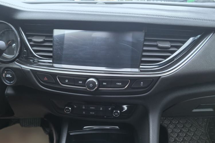 别克 君威 2019款 20T 精英型 国VI中控内饰7001