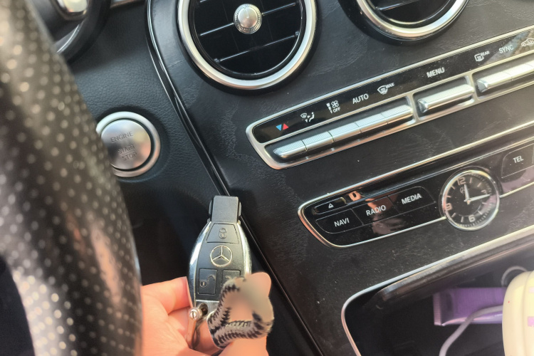 奔驰C级 2018款 C 200 L 运动版中控内饰7001