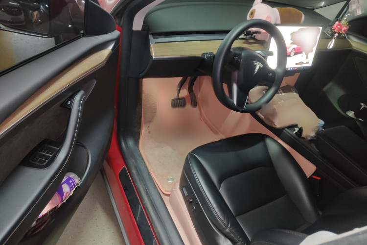 特斯拉 Model Y 2022款 长续航全轮驱动版中控内饰7003