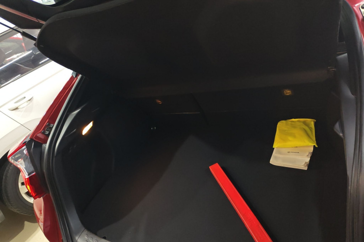 丰田C-HR 2018款 2.0L 领先天窗版 国VI机舱底盘23