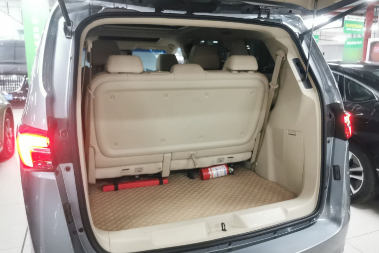 别克GL8 2023款 陆上公务舱 智慧尊贵型机舱底盘23