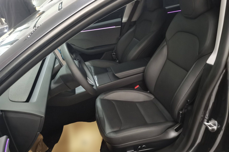 特斯拉 Model 3 2023款 后轮驱动版中控内饰20