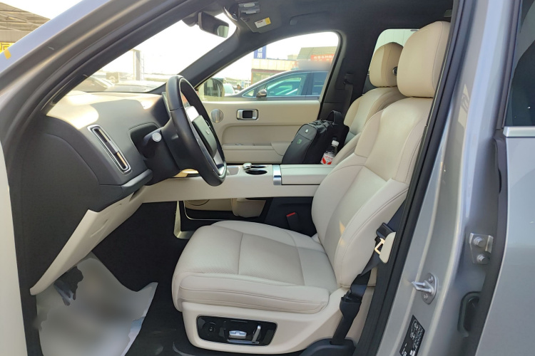 理想汽车 理想L9 2022款 Max中控内饰19