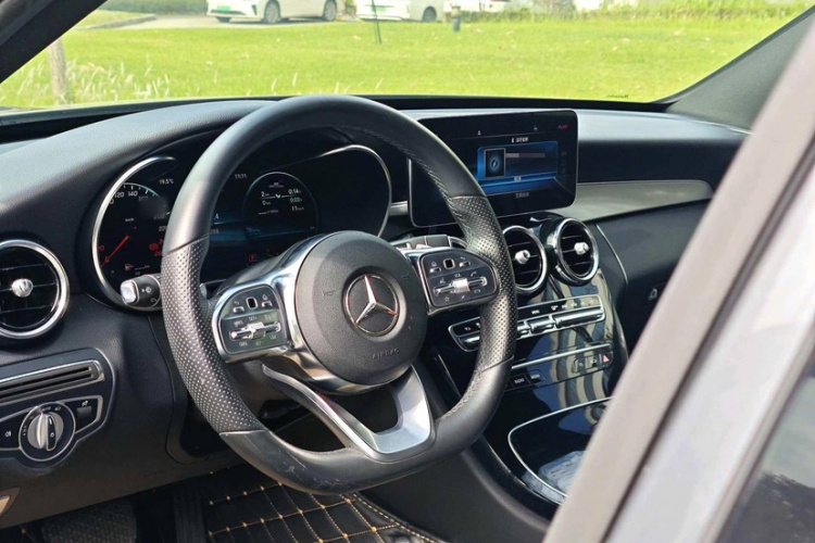 奔驰C级 2020款 C 260 运动版中控内饰7006