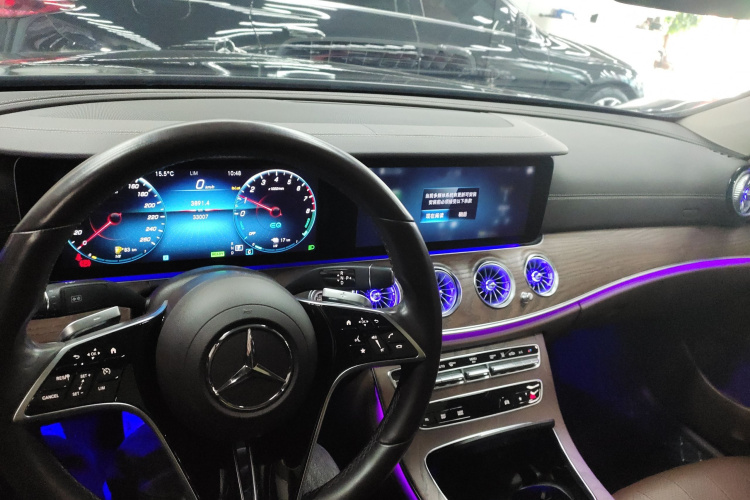 奔驰E级新能源 2023款 E 350 e L 插电式混合动力轿车中控内饰12