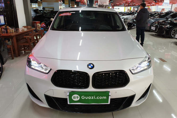 宝马X2 2023款 sDrive25i M运动曜夜版车身外观2