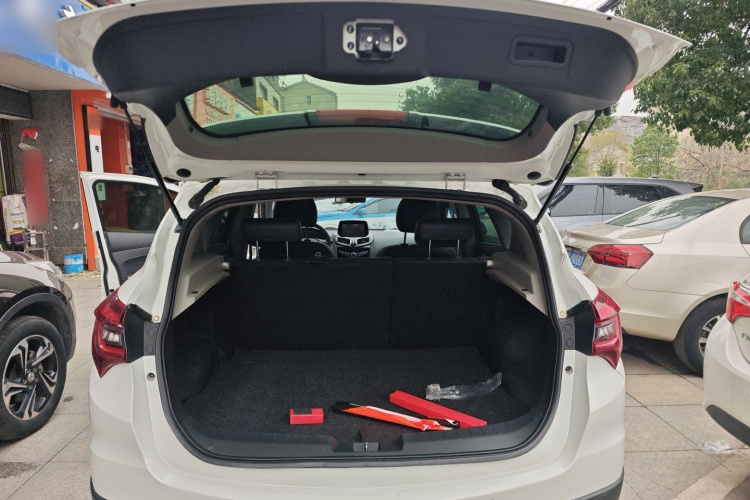 海马S5 2018款 1.6L 手动豪华型机舱底盘23