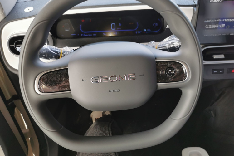 吉利银河 熊猫 2025款 210km 元气熊中控内饰13