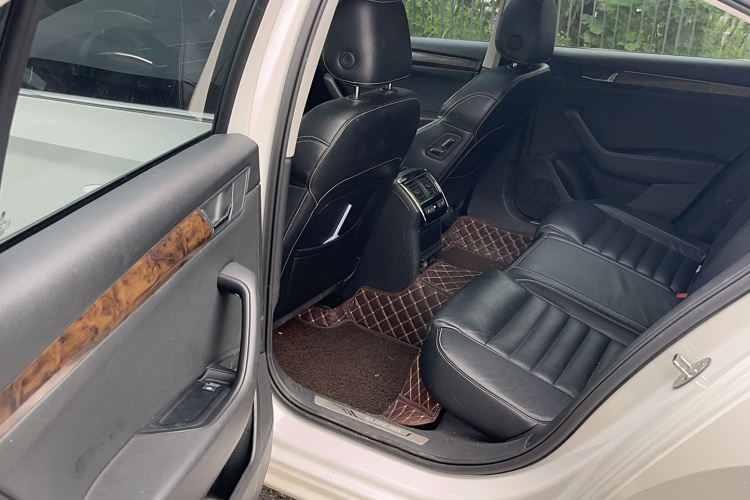 斯柯达 速派 2016款 TSI380 DSG尊行版中控内饰7002