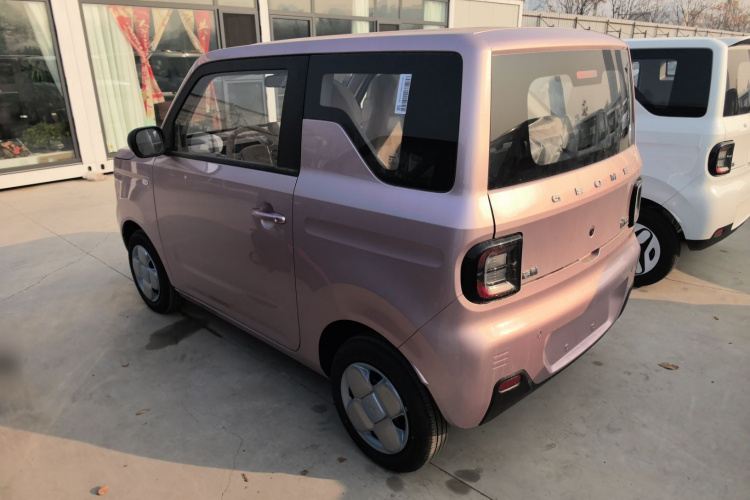 吉利银河 2024款 熊猫mini 200km 耐力熊车身外观4