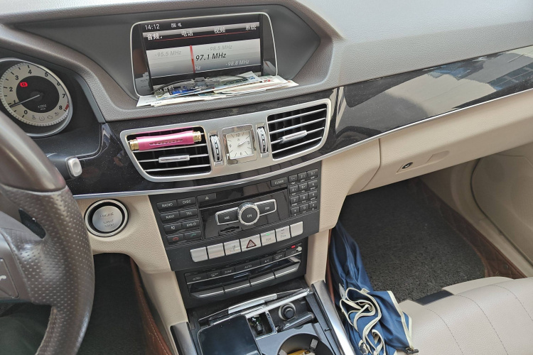 奔驰E级 2015款 E 260 L 运动型局部细节16