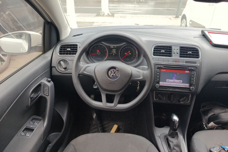 大众 Polo 2014款 1.4L 自动舒适版中控内饰13