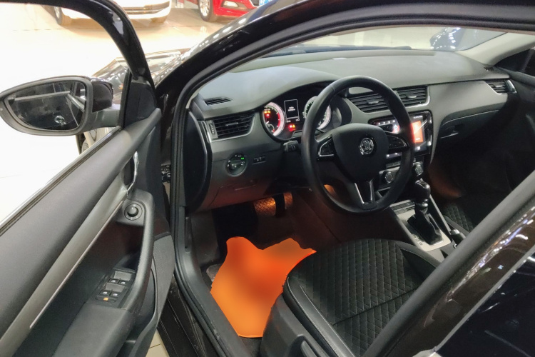 斯柯达 明锐 2018款 1.6L 自动豪华版中控内饰20