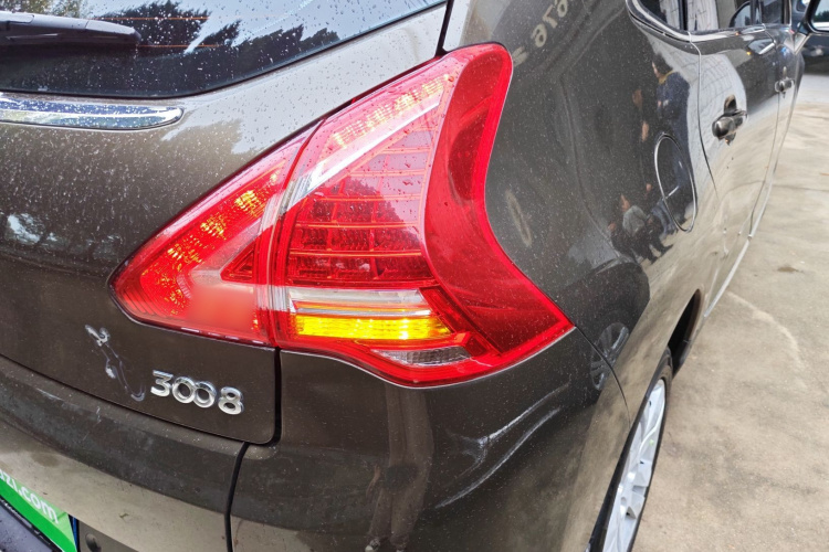 标致3008 2013款 2.0L 自动潮流版车身外观6006