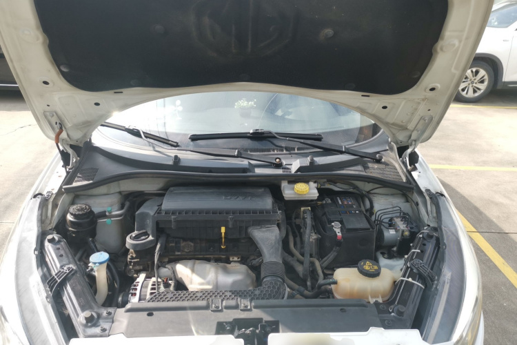 名爵3 2017款 1.5L 自动智联豪华版机舱底盘24