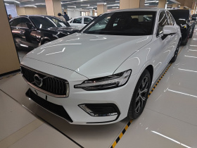 沃尔沃S60 2026款 B4 智逸豪华版