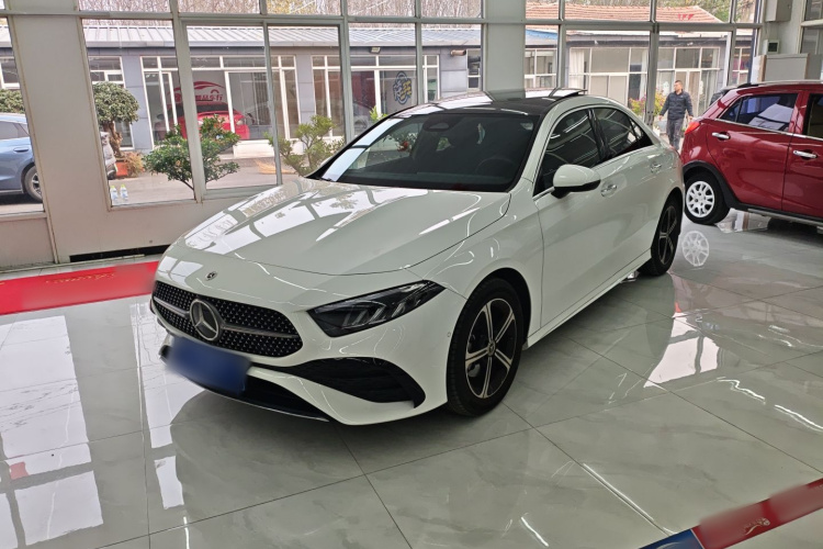 奔驰A级 2024款 A 200 L 时尚型车身外观1