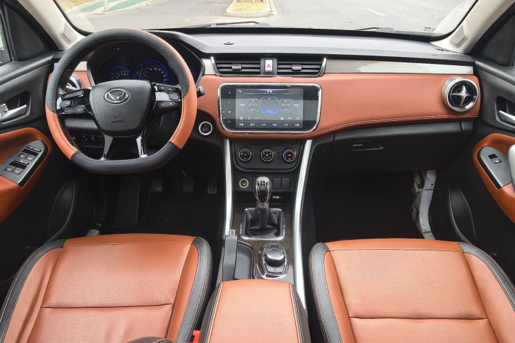 北汽幻速S3 2016款 S3L 1.5L 手动尊贵型中控内饰7003