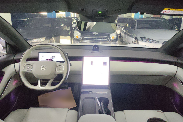 蔚来ET5 2022款 75kWh中控内饰7002