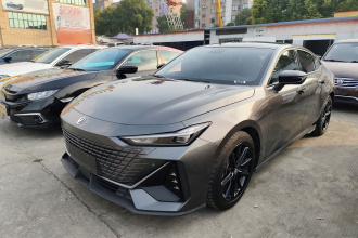 长安UNI-V 2022款 1.5T 尊贵型