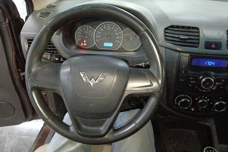 五菱汽车 五菱宏光 2014款 1.5L S标准型中控内饰13