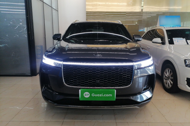 理想汽车 理想ONE 2020款 增程6座版车身外观2