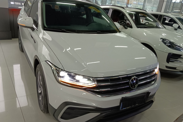 大众 途观L 2023款 330TSI 自动两驱舒享版车身外观2