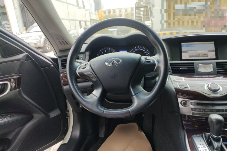 英菲尼迪Q70 2013款 Q70L 2.5L 舒适版中控内饰13