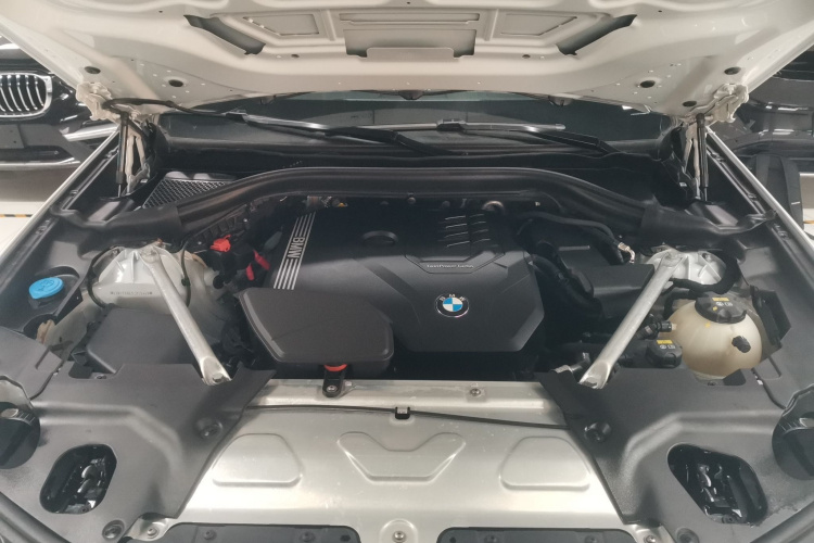 宝马X3 2020款  xDrive30i 领先型 M运动套装机舱底盘24