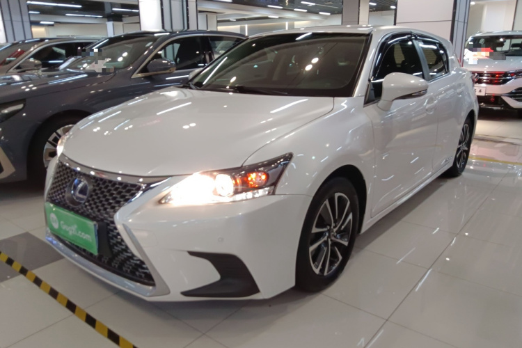 雷克萨斯CT 2017款 CT200h 精英版 单色 国V车身外观1